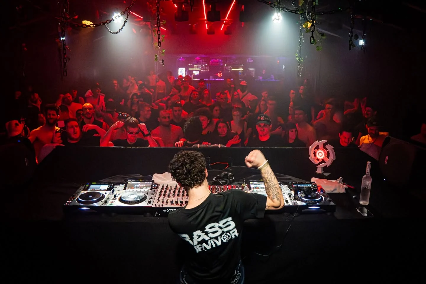 MADMAX — crowd fist