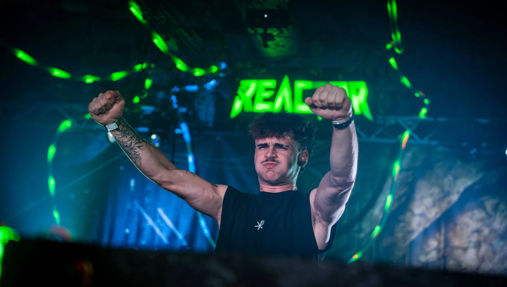 MADMAX — green fists